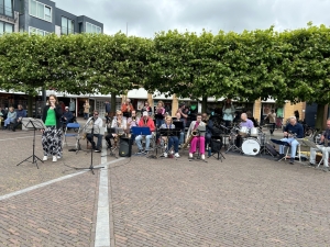 Notso Big Band op het plein, Jessica zingt