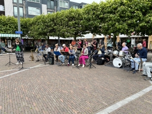 Notso Big Band op het plein, Jessica zingt